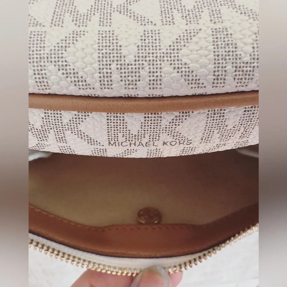 Michael Kors Vanilla Acorn Crossbody Bag - Picture 3 of 5